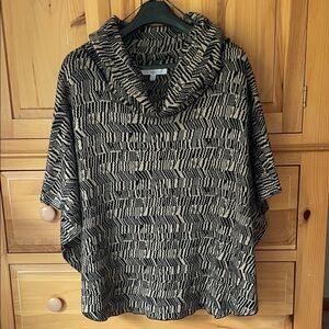 EUC Fever poncho sweater Black and Tan Geometric material